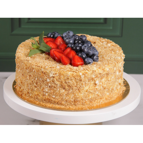 Торт НАПОЛЕОН с кремом-пломбир, клубникой и голубикой