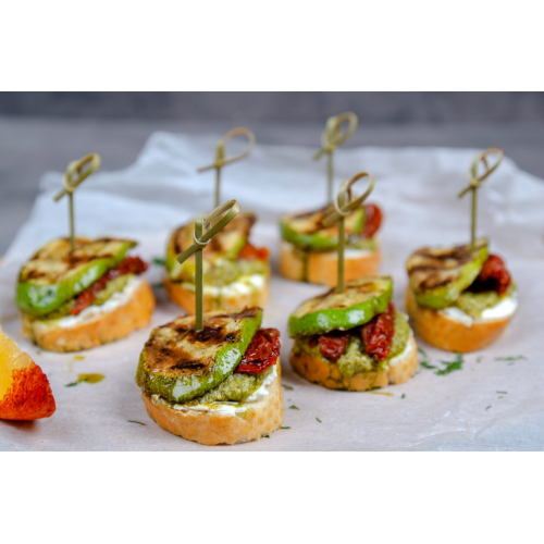 Брускетта с кабачком, вяленым помидором и соусом Песто Брускетта с кабачком, вяленым помидором и соусом Песто