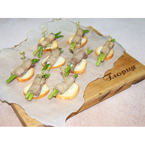 Канапе с языком говяжьим и спаржей Канапе с языком говяжьим и спаржей