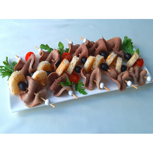 Канапе с языком говяжьим и оливками Канапе с языком говяжьим и оливками