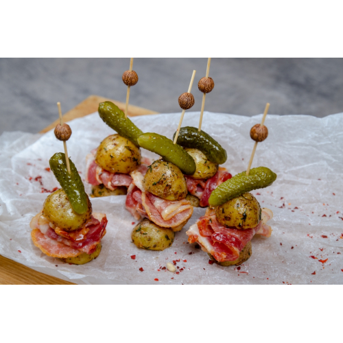 Закуска с беконом, картофелем и корнишонами Закуска с беконом, картофелем и корнишонами