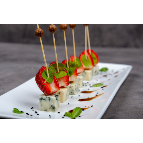 Закуска с клубникой и сыром Дор Блю Закуска с клубникой и сыром Дор Блю