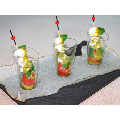 Закуска с моцареллой и черри (стаканчик) Закуска с моцареллой и черри (стаканчик)