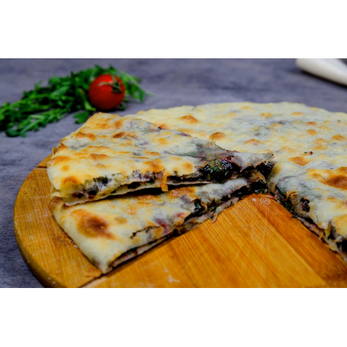 Пирог ОСЕТИНСКИЙ со свекольной ботвой, зеленью и сыром Пирог ОСЕТИНСКИЙ со свекольной ботвой, зеленью и сыром