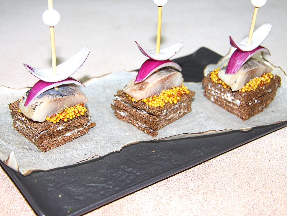 ХОЛОДНЫЕ ЗАКУСКИ рыбные (листай вправо)